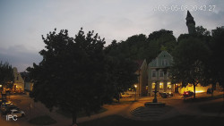 Náměstí, Hrad a Trůba