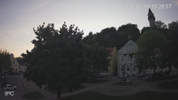 Náměstí, Hrad a Trůba