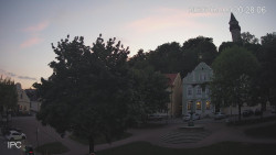 Náměstí, Hrad a Trůba