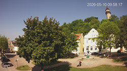 Náměstí, Hrad a Trůba