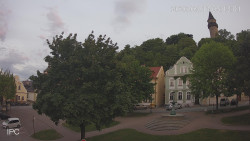 Náměstí, Hrad a Trůba