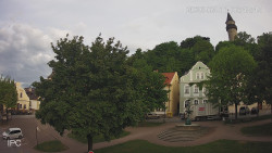 Náměstí, Hrad a Trůba