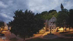Náměstí, Hrad a Trůba