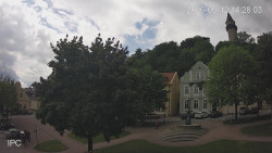 Náměstí, Hrad a Trůba