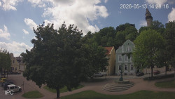 Náměstí, Hrad a Trůba