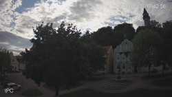 Náměstí, Hrad a Trůba