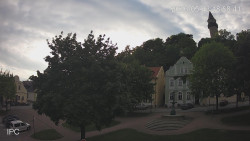 Náměstí, Hrad a Trůba