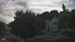 Náměstí, Hrad a Trůba
