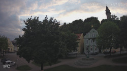 Náměstí, Hrad a Trůba