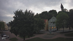 Náměstí, Hrad a Trůba