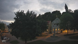 Náměstí, Hrad a Trůba