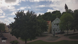 Náměstí, Hrad a Trůba
