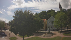 Náměstí, Hrad a Trůba