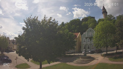 Náměstí, Hrad a Trůba