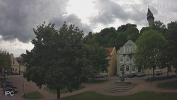 Náměstí, Hrad a Trůba
