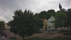 Náměstí, Hrad a Trůba