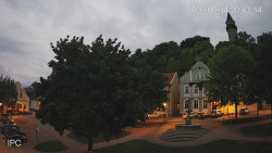 Náměstí, Hrad a Trůba