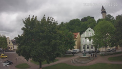 Náměstí, Hrad a Trůba