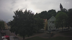 Náměstí, Hrad a Trůba