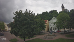 Náměstí, Hrad a Trůba