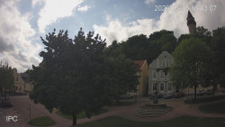 Náměstí, Hrad a Trůba