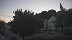 Náměstí, Hrad a Trůba