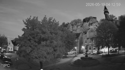 Náměstí, Hrad a Trůba