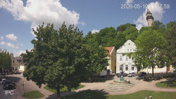 Náměstí, Hrad a Trůba
