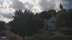 Náměstí, Hrad a Trůba