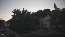 Náměstí, Hrad a Trůba