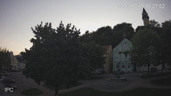 Náměstí, Hrad a Trůba