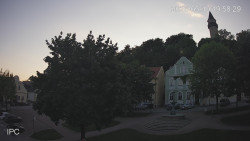 Náměstí, Hrad a Trůba