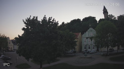 Náměstí, Hrad a Trůba