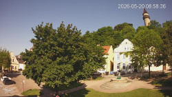 Náměstí, Hrad a Trůba