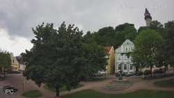 Náměstí, Hrad a Trůba