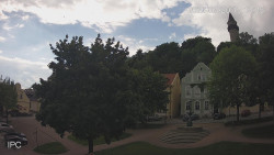 Náměstí, Hrad a Trůba