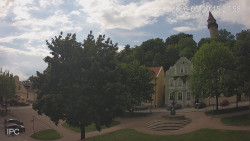 Náměstí, Hrad a Trůba