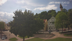 Náměstí, Hrad a Trůba