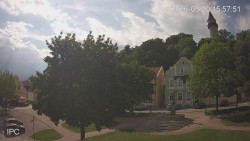 Náměstí, Hrad a Trůba