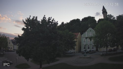 Náměstí, Hrad a Trůba
