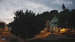 Náměstí, Hrad a Trůba