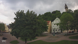 Náměstí, Hrad a Trůba