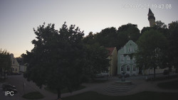 Náměstí, Hrad a Trůba