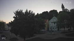 Náměstí, Hrad a Trůba