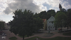 Náměstí, Hrad a Trůba