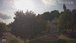 Náměstí, Hrad a Trůba
