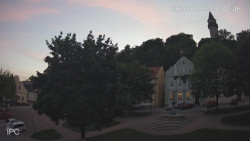 Náměstí, Hrad a Trůba