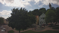 Náměstí, Hrad a Trůba