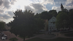 Náměstí, Hrad a Trůba