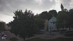 Náměstí, Hrad a Trůba